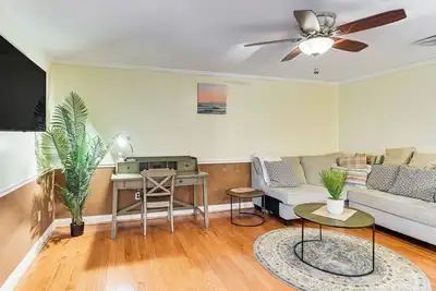 Image de Walk to Waterfront: Cozy Fall River Condo