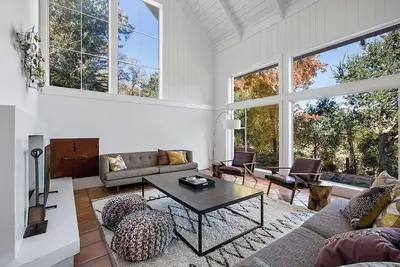 Image de Spacious Country Escape on 85 Private Acres with Pool & Views