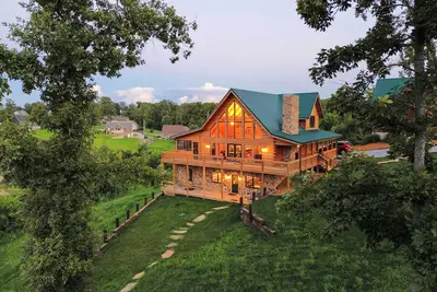Image de Large Deck & Shared Dock: Cabin on Kentucky Lake!