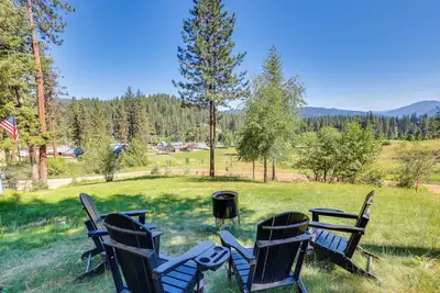Image de Deck & Fire Pit: Cozy Cabin at Terrace Lakes!