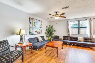 Image de Steps to Beach: Carrabelle Family Home w\/ Patio!