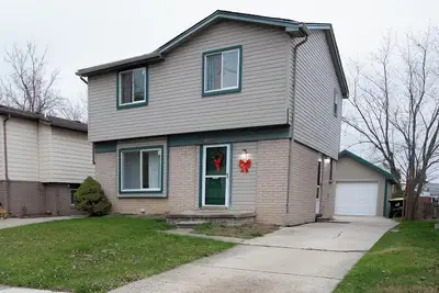 Image de Charming 3-bedroom Huge house with WiFi, Ac in wonderful Madison Heights
