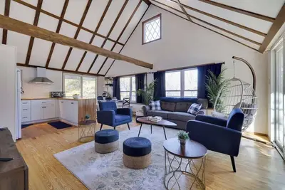 Image de Pocono Chalet Winter Escape | 9 Miles to Skiing!
