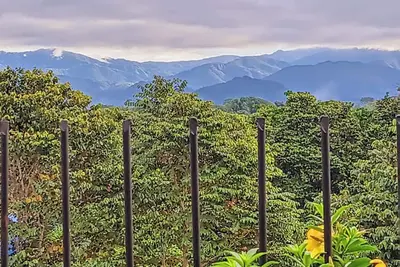Image de 6 Bedroom House w\/ WiFi Ac in Quepos--20 Minutes to Manuel Antonio National Park
