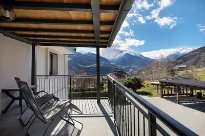 Image de Studio 'A4 Piano Rialzato' avec vue sur les montagnes, terrasse privée et Wi-Fi