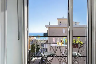 Image de Appartement 'Vista Mare A 150 Mt Dalla Spiaggia' avec vue sur mer, terrasse privée et climatisation