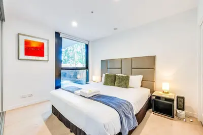 Image de StayAU Convenient Apartment with Patio in Box Hill