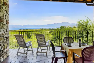 Image de Appartement 'Castelmontioni 2' avec vue sur le lac, Wi-Fi et climatisation