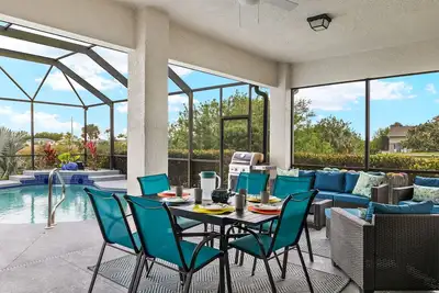 Image de Villa Heavenly Haven - Electric-Heated Pool Home on Freshwater canal w/kayak! - Swfl Rentals