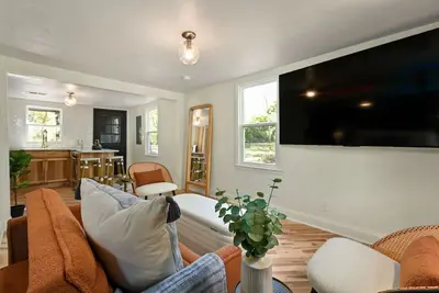 Image de Private Leaning Cottage Retreat! (Pets Welcomed)