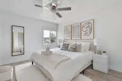 Image de Cozy King Suite near Bayshore! Pool, Gym, Parking