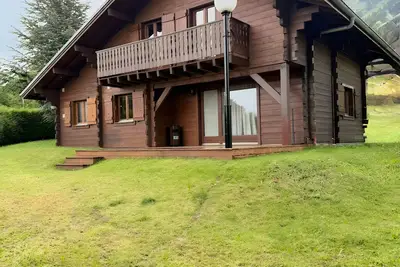 Image de Chalet 'Des Charmes' avec vue sur les montagnes, terrasse privée et Wi-Fi