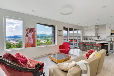 Image de Chatt Pulse:Spacious, Chic, Mtn. Views, Art-Filled