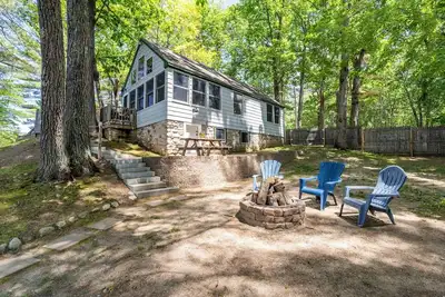 Image de Charming, modern, 3-bedroom cottage on Pettingill Pond, in lovely Windham, Maine