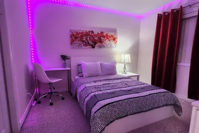 Image de Ivory Staycation-Shared kitchen, washroom (2-1), Street Parking at owners risk