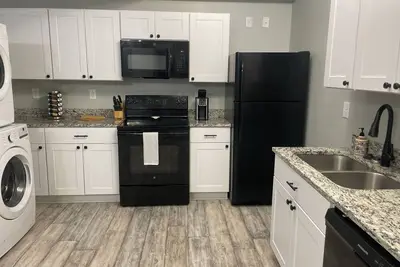 Image de Spacious 1-bedroom apartment in lovely Apex with theater room