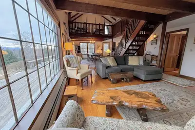 Image de 5h Charming hilltop Farmhouse with Stunning Views, near Mountain View Grand Resort!