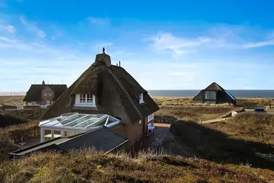 Image de Haus Stern - \"Haus Stern: Detached thatched house in the best location of Hörnum