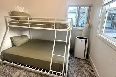Image de Charming backyard Guesthouse with 2 bedrooms and WiFi, Ac in Pleasant Hill