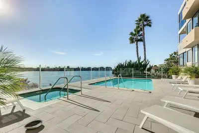 Image de Waterfront Condo w/ Dock Access in Carlsbad!