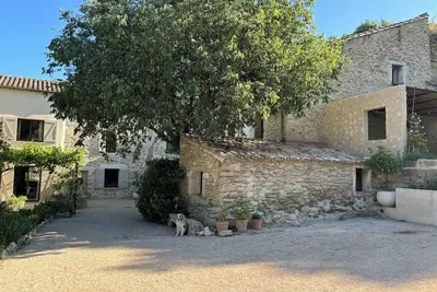 Image de Logement entier : Hébergement indépendant dans Mas Provençal- Barbentane,