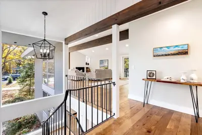 Image de Amazing Modern Home Mins to Dock Square - Chefs Kitchen - Deck - Ev Charger