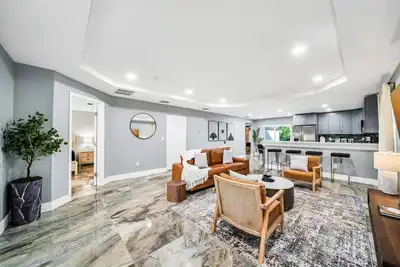 Image de Brand New Modern Villa - Fully Fenced Backyard