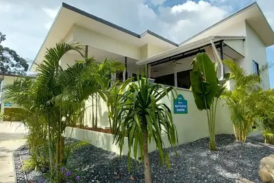 Charming 3-bed/2-bath pool water view villa; WiFi, Ac in Hin Kong; Discount!
