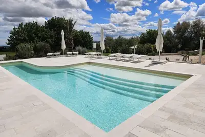Image de Manoir Ă Marche avec piscine et vue mer