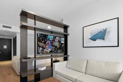 Image de Mvr - Studio in the Heart of Miami – Steps to Bayside