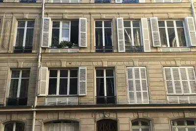 Image de Studio Entièrement rénové, centre de Paris.