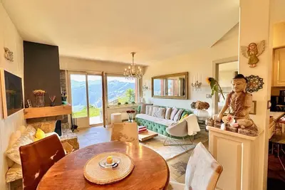 Perfect 2 bed 2 bath apartment 5 minutes from Savoleyres with Mountain Views
