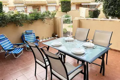 Image de Gorgeous Ground Floor Apartment Overlooking Pool