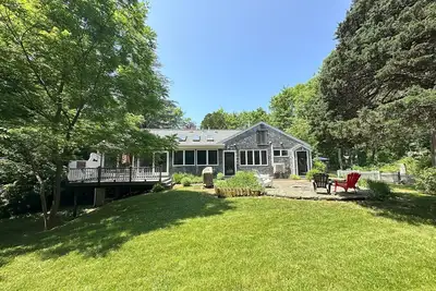 Image de 3bd Main Street Retreat--A/C, Fire Pit, Enclosed Outdoor Shower