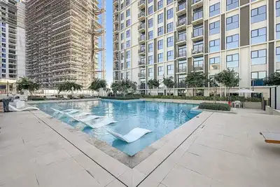 Image de Dubai 2br Retreat | Pool, Gym, Parking | Walk to Shops & Cafes