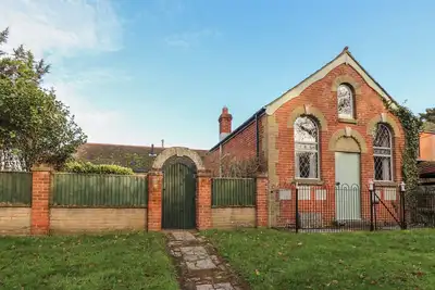 Image de The Chapel, pet friendly, with open fire in Northwood, Isle Of Wight