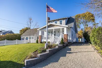 Image de Coastal Retreat w/ Heated Pool Next To Main Street Rpam106