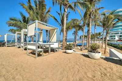 Image de Beachfront Duplex with Multiple Pools - Beachclub