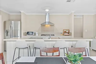 Image de Spacious Beach House – Family & Pet-Friendly