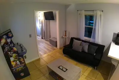 Image de Creekside oasis with movie room