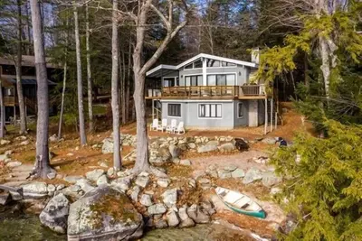 Image de Relaxing Waterfront Escape on Lake Winnipesaukee