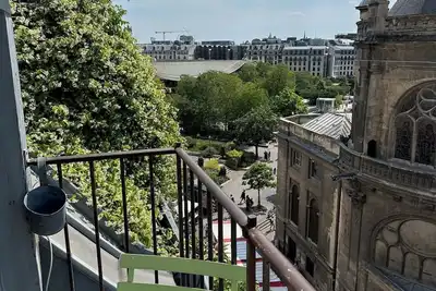 Paris in the Sky: hyper central, balcon, jolie vue, soleil, clim. , ascenseur
