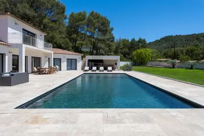 Image de Villa avec piscine chauffée, spa, salle sport et cinéma