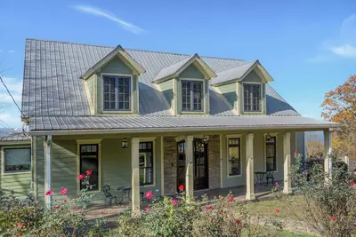 Image de Charming 3-bedroom house, breathtaking views, Hot Tub, W/D Game Room