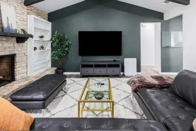 Image de Recharge • 3br by Pickleball Ranch + Massage Chair