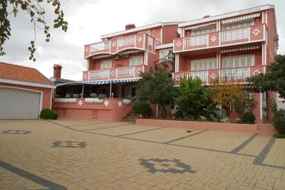 Image de Charming 2-bed, 2 full bath, pool, balcony, WiFi, 5 min walk to the sea Datula 2
