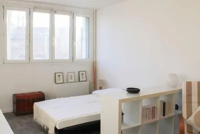 Image de T1 spacieux avec Wifi proche de Paris