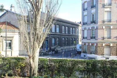 Image de Confort avec 2 balcons proche de Paris