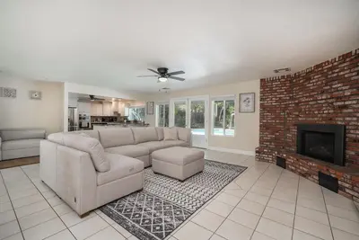 Image de Your Poolside Hideaway