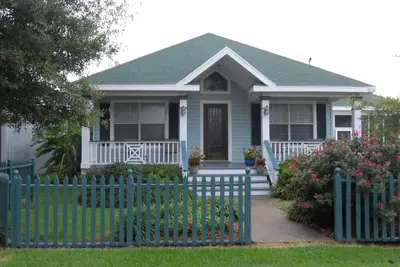 Image de Lake Calcasieu, Big Lake, Hebert'S Landing, 3-bedroom house in Lake Charles La